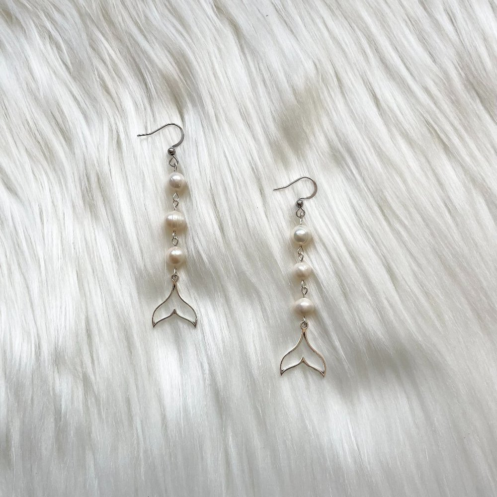 Hawaii Whale Tail Boho Beach Hawaiian White Freshwater Pearl Bead Earrings